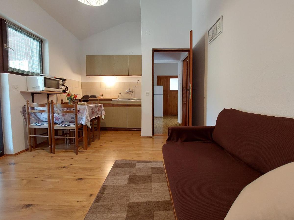 Apartments Vilim Pinezići Exterior foto