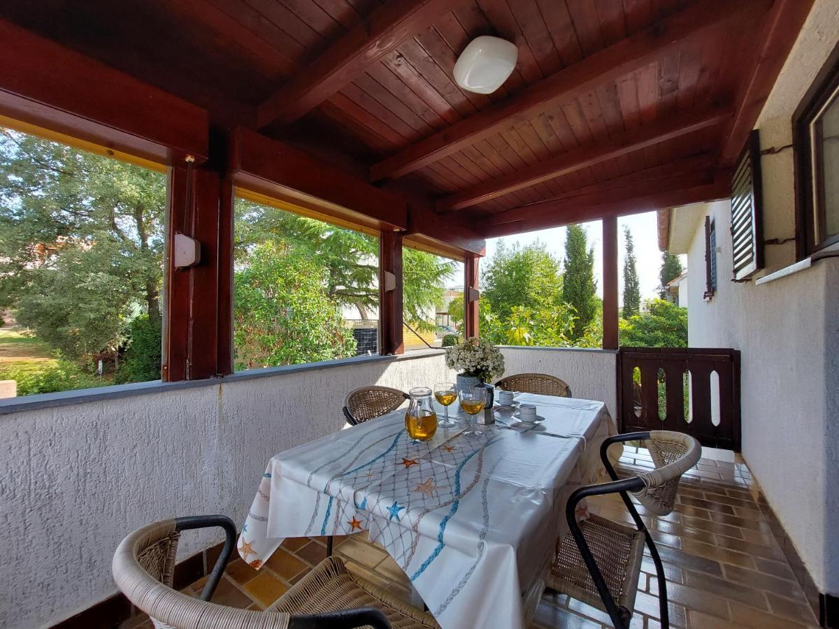 Apartments Vilim Pinezići Exterior foto